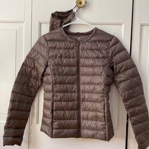 Uniqlo brown ultra light down puffy jacket!